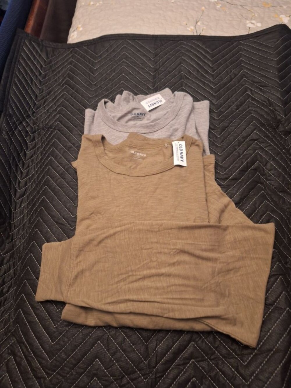 Old Navy Men’s Long Sleeve T-Shirt Bundle Lot of 2 Size XXL Casual Tees